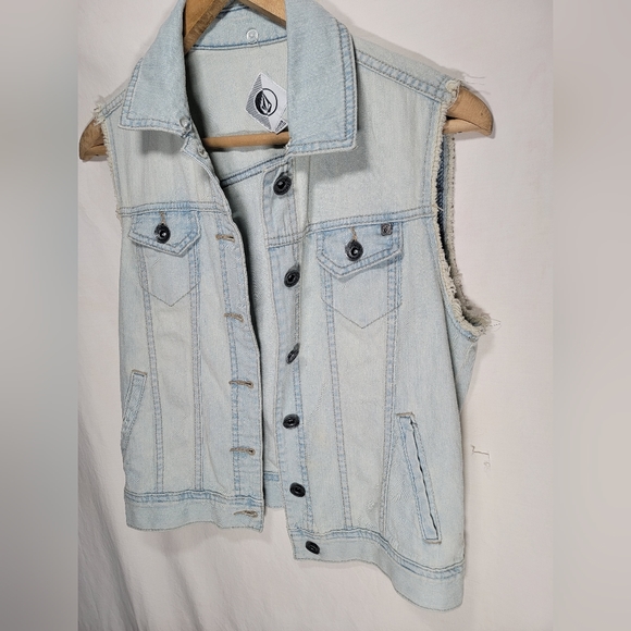 Volcom stone wash XS denim jean button-up vest.  Really nice in great shape. - Picture 4 of 7